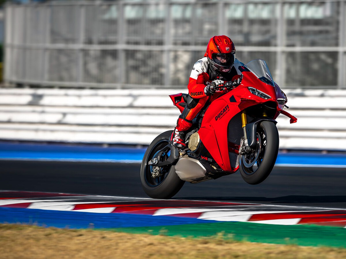 Es oficial: Ducati presenta la Panigale V4 más potente de la historia para superar a la Honda CBR1000RR