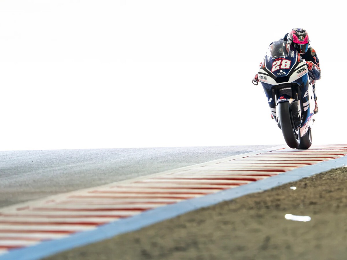 Izan Guevara aprovecha un problema de Manu González para poner al rojo vivo el mundial de Moto2 en Japón