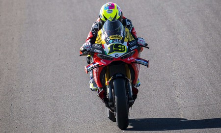 Álvaro Bautista no se retira. Tiene una oferta de China para seguir en el mundial de Superbikes - Ilustración 2
