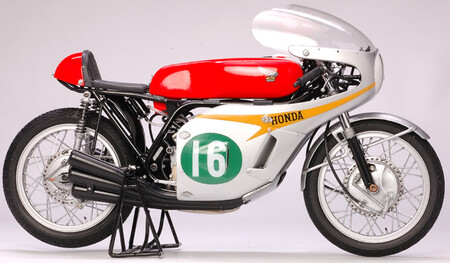Honda creó una moto que hace tanto ruido a 18,000 rpm que hace que la gente se tape los oídos - Ilustración 1