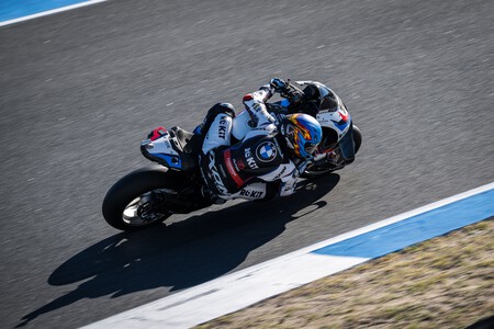 Nicolò Bulega recupera la senda de la victoria en Estoril en otro triplete de Ducati que deja sin podio a Miguel Oliveira - Ilustración 2