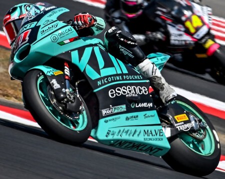 Izan Guevara aprovecha una dramática avería de Álex Escrig en la penúltima vuelta para meter más presión en Moto2 - Ilustración 2