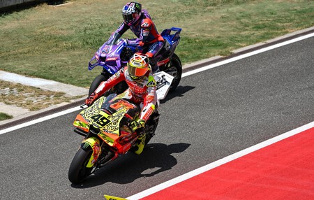 Marco Bezzecchi se reencuentra con la victoria en el día del primer póker de Aprilia de MotoGP - Ilustración 2