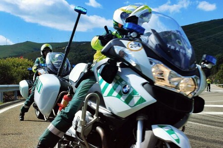 Una pieza de un euro es el secreto mejor guardado que usa la Guardia Civil en todas sus motos para evitar accidentes - Ilustración 2