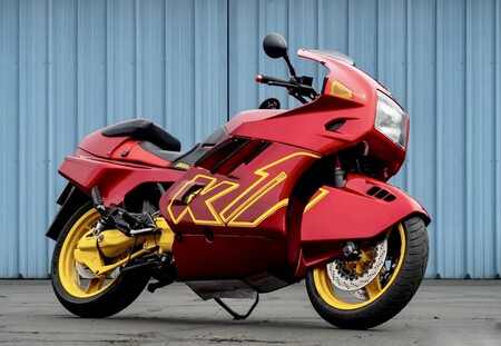 BMW hizo la moto más rara de la historia para revolucionar el mercado. Nadie lo entendió, pero ahora vale un dineral - Ilustración 2