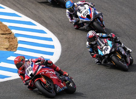 Nicolò Bulega cierra el año perfecto de Ducati y Álvaro Bautista pierde el podio en la última vuelta en Jerez - Ilustración 2