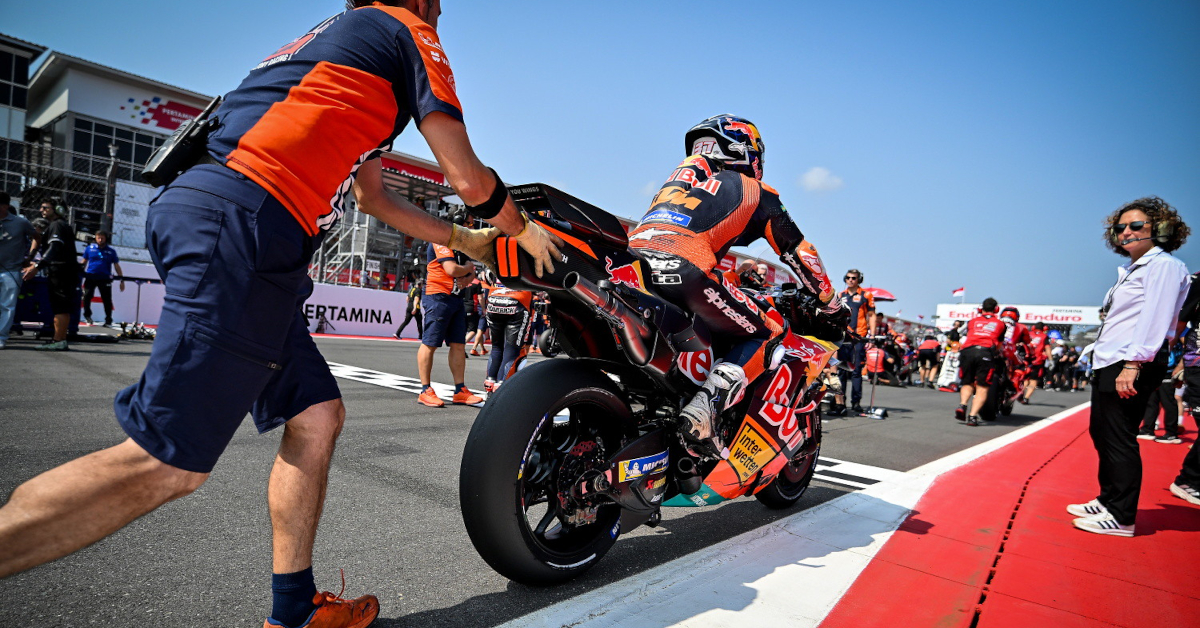 Pedro Acosta estalla contra la norma de presiones de MotoGP:
