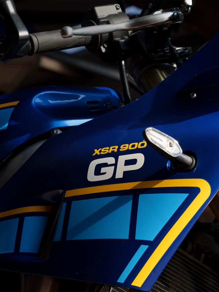 Yamaha XSR900 GP 2027: homenaje a Christian Sarron con el nuevo color Legend Blue - Ilustración 1