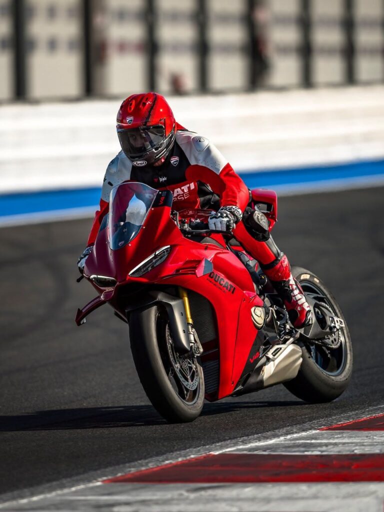 Ducati Panigale V4: comienza una nueva era de emoción y rendimiento - Ilustración 1