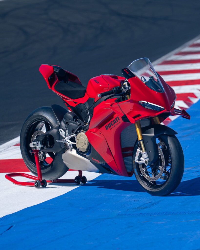 Ducati Panigale V4: comienza una nueva era de emoción y rendimiento