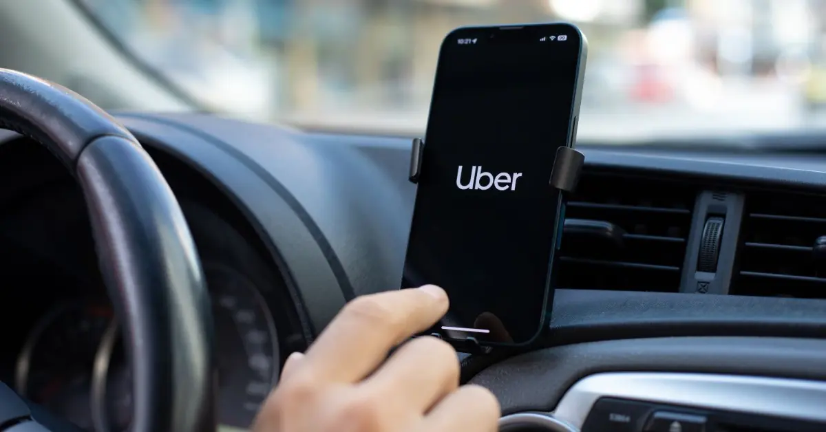Uber llega a Playa del Carmen con taxis y motos tras integrar a 2 mil 200 taxistas en Cancún