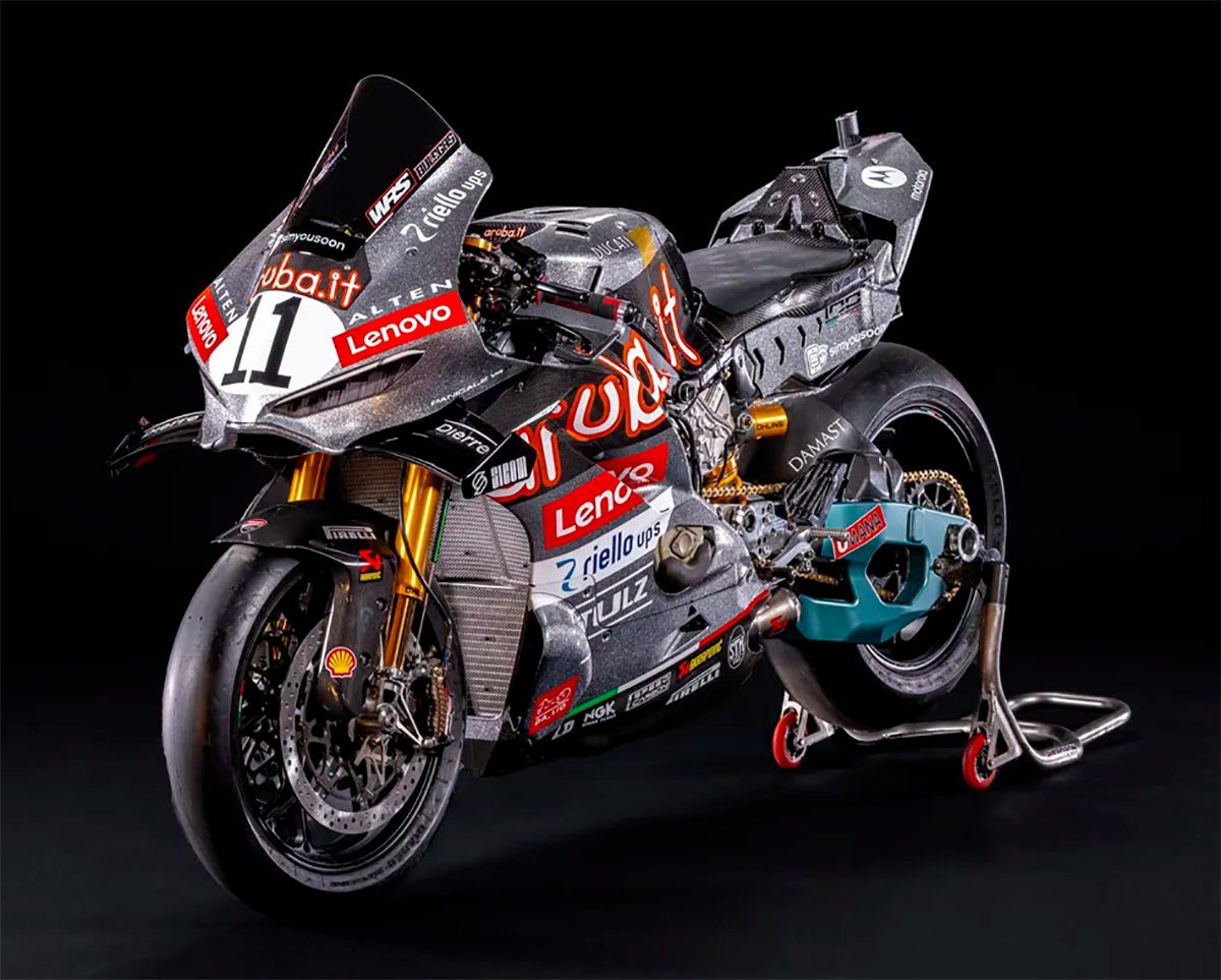 Bulega y Lecuona estrenan (con victoria) una Ducati Panigale V4 R muy diferente - Ilustración 2