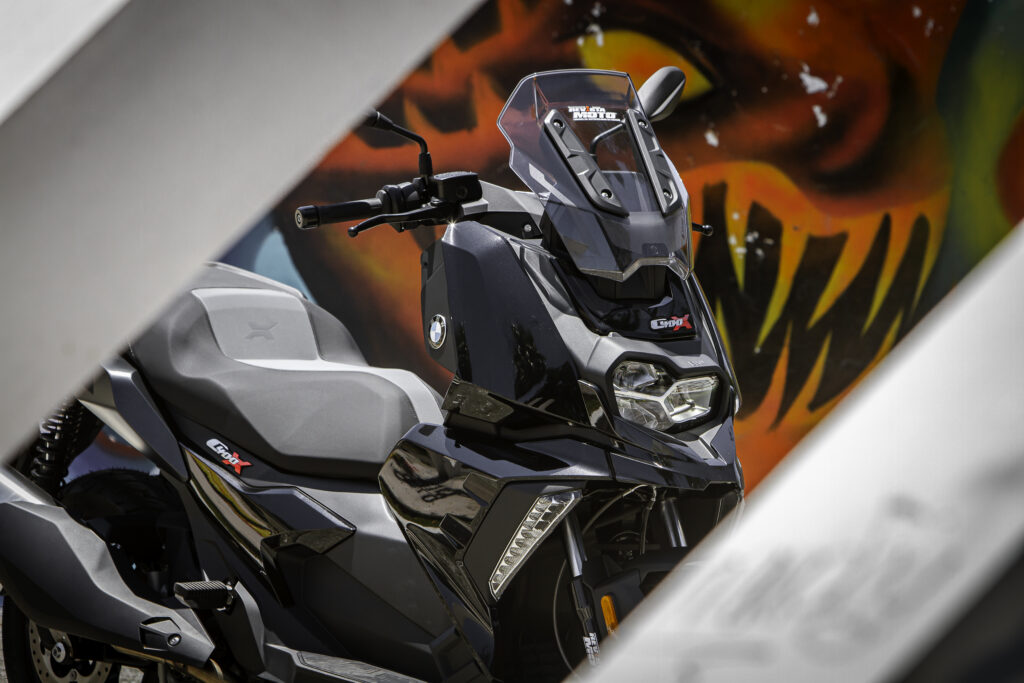 BMW C 400 X 2026: espíritu urbano, tecnología y una conducción que invita a disfrutar - Ilustración 1