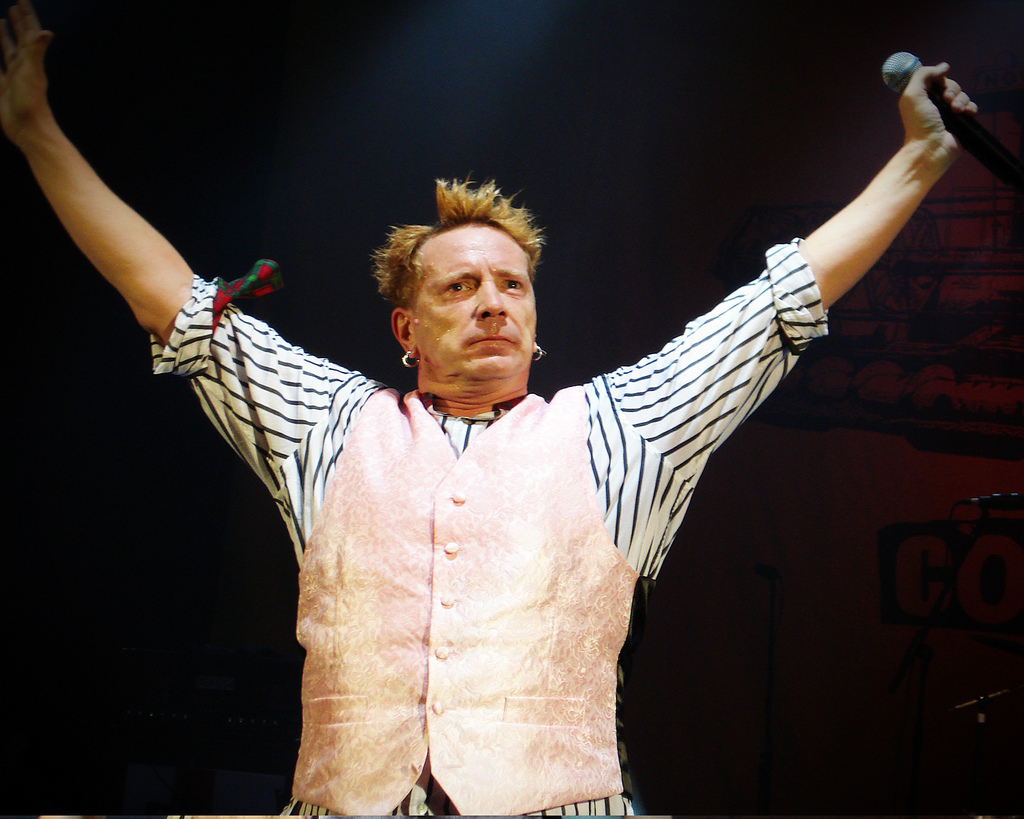 John Lydon arremete contra excompañeros de Sex Pistols por “hienas mentirosas”