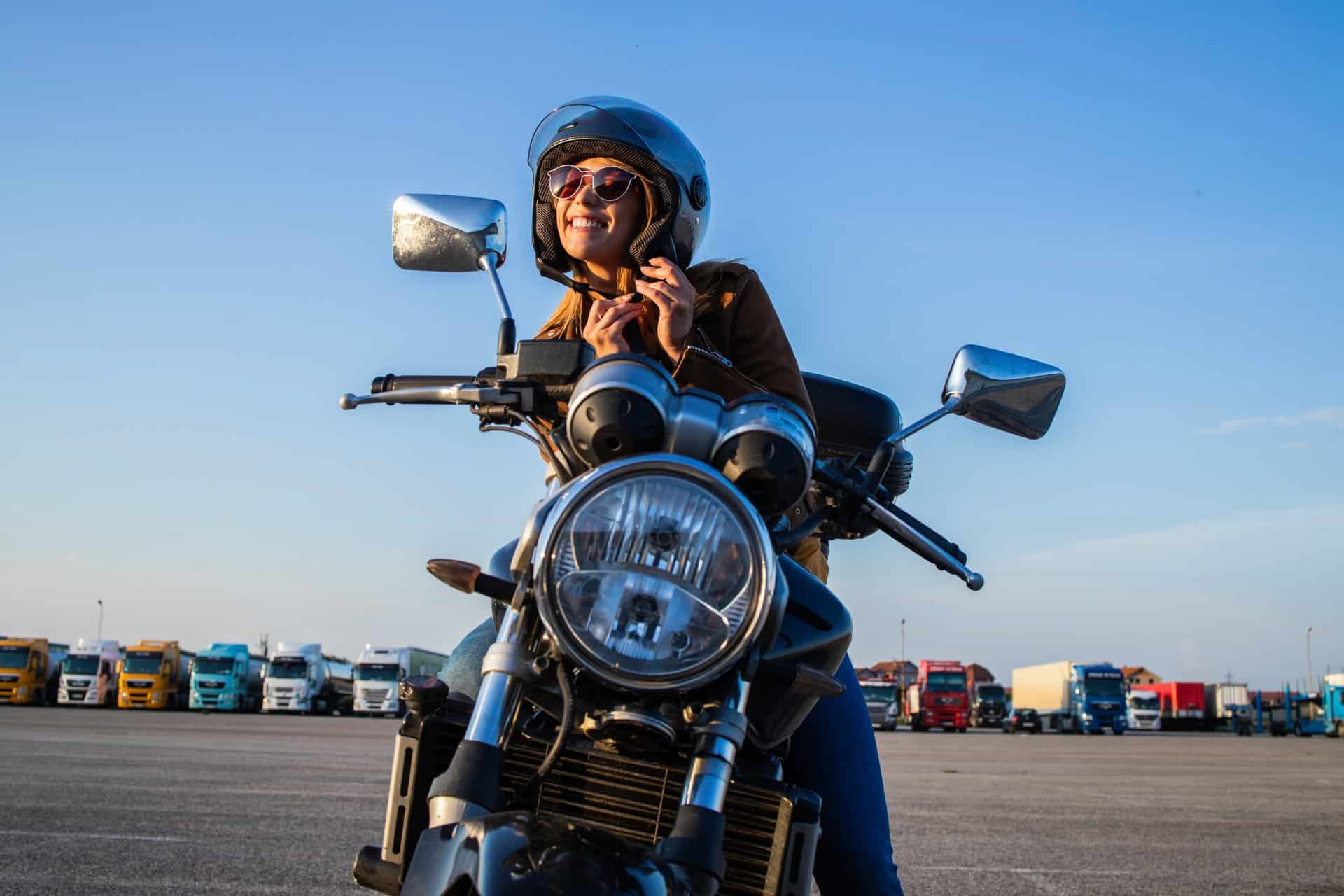 La mujer en moto, un pensamiento de SoyMotera Colombia