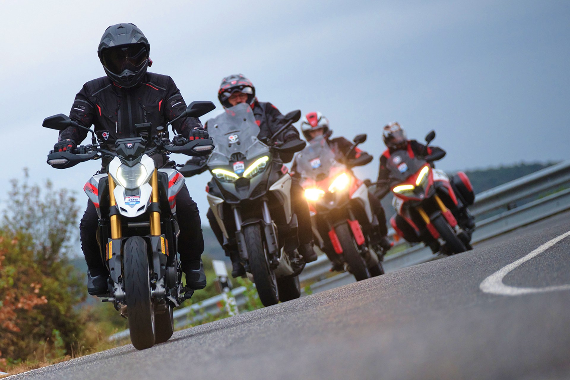 Mototurismo después de los incendios: cómo disfrutar de la carretera y ayudar al comercio local de forma responsable