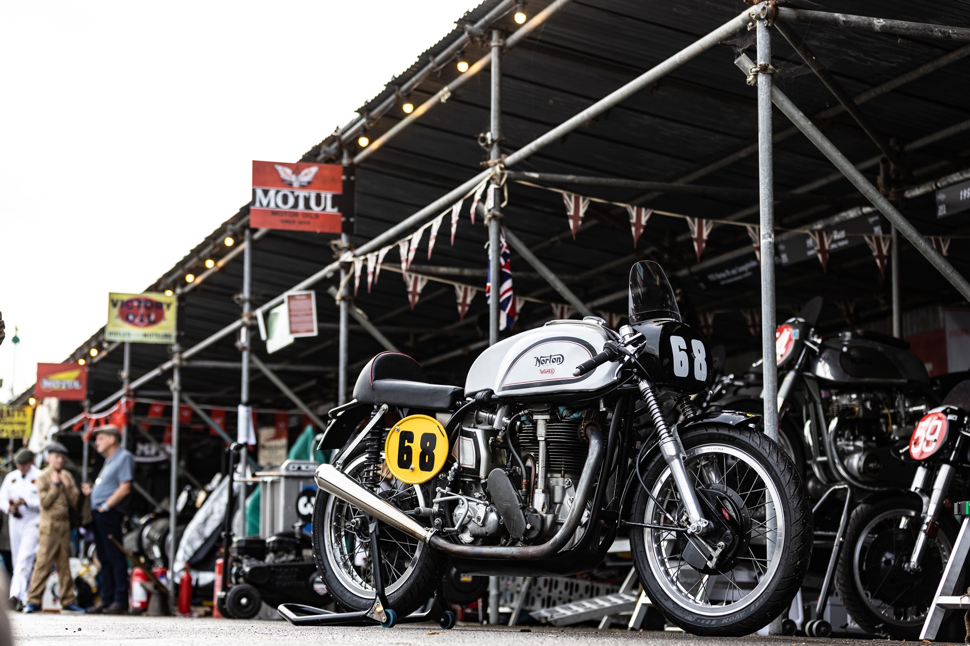 Norton revive una leyenda en Goodwood: la Manx 30M de 1953 vuelve a competir 73 años después