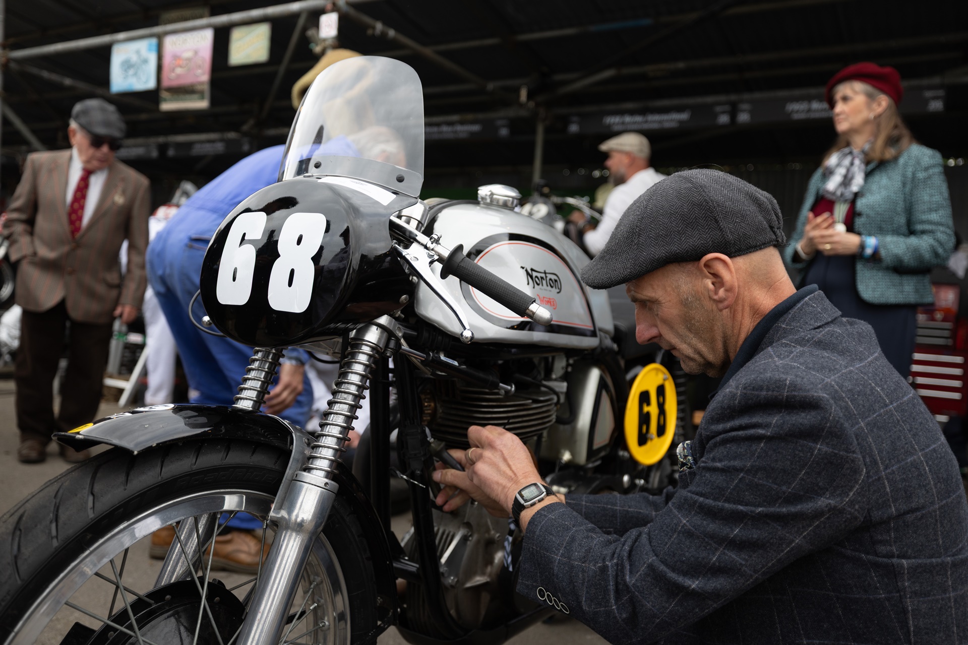 Norton revive una leyenda en Goodwood: la Manx 30M de 1953 vuelve a competir 73 años después - Ilustración 2