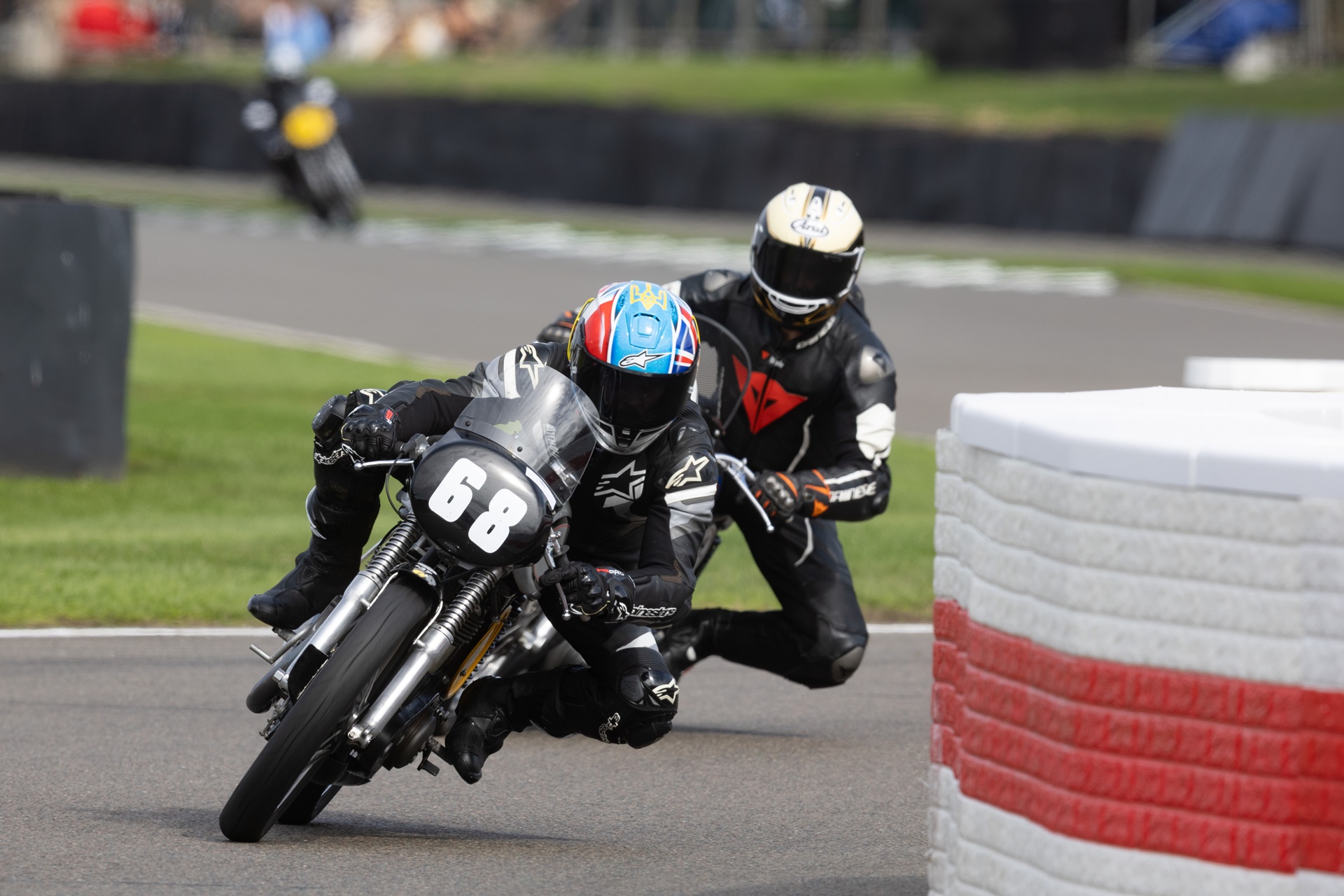 Norton revive una leyenda en Goodwood: la Manx 30M de 1953 vuelve a competir 73 años después - Ilustración 1