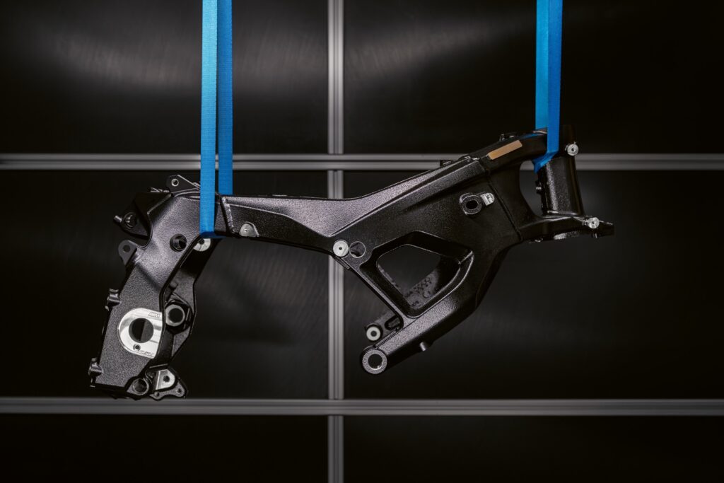 BMW M 1000 RR 2027: el nuevo bastidor M Motorsport es más ligero y hereda tecnología de competición