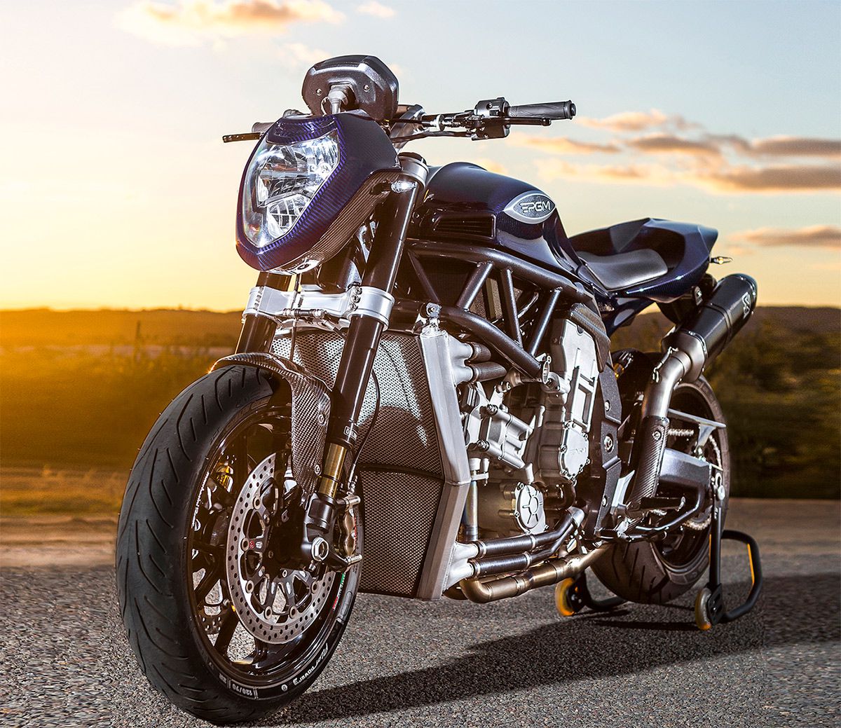 Esta naked tiene un motor que parece imposible: un V8 de Yamaha R1 con 334 CV - Ilustración 3