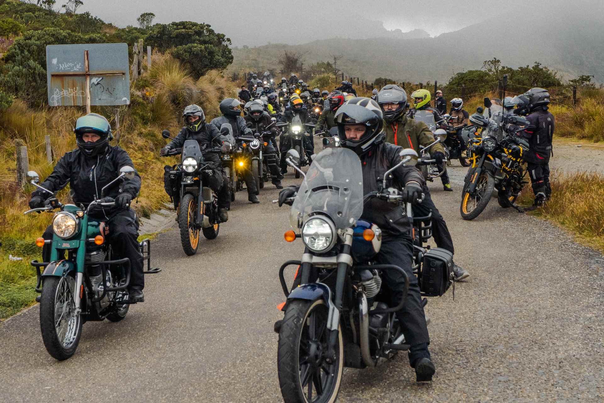 Royal Enfield convirtió las carreteras de Caldas en una ruta de solidaridad - Ilustración 2