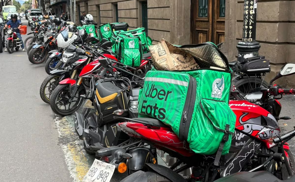 Repartidores rechazan iniciativas que buscan prohibir transporte en moto por app