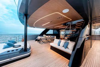 Así es el imponente yate que adquirió Lionel Messi: suites de lujo, sauna y espacio para motos acuáticas - Ilustración 3