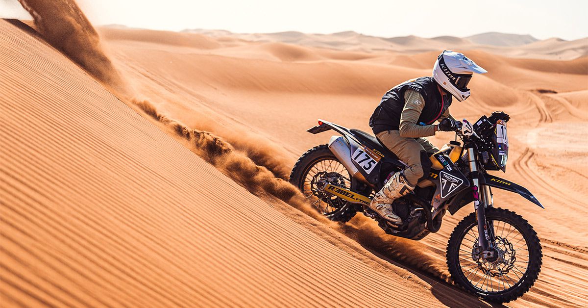 ¿Una Triumph corriendo el Mundial de Rally-Raid? Sí, y ha ganado con un piloto español - Ilustración 1