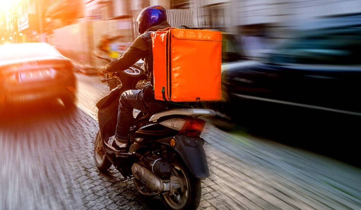 ¿Tienes moto? Estos son 5 trabajos con los que puedes ganar dinero