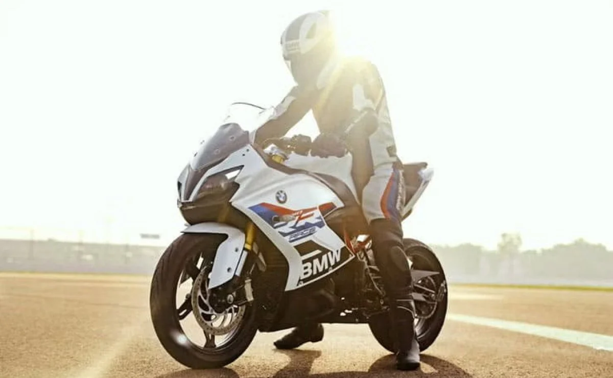 Contra CFMoto y Kawasaki: BMW anticipó la llegada de una nueva deportiva de 450 cc - Ilustración 2