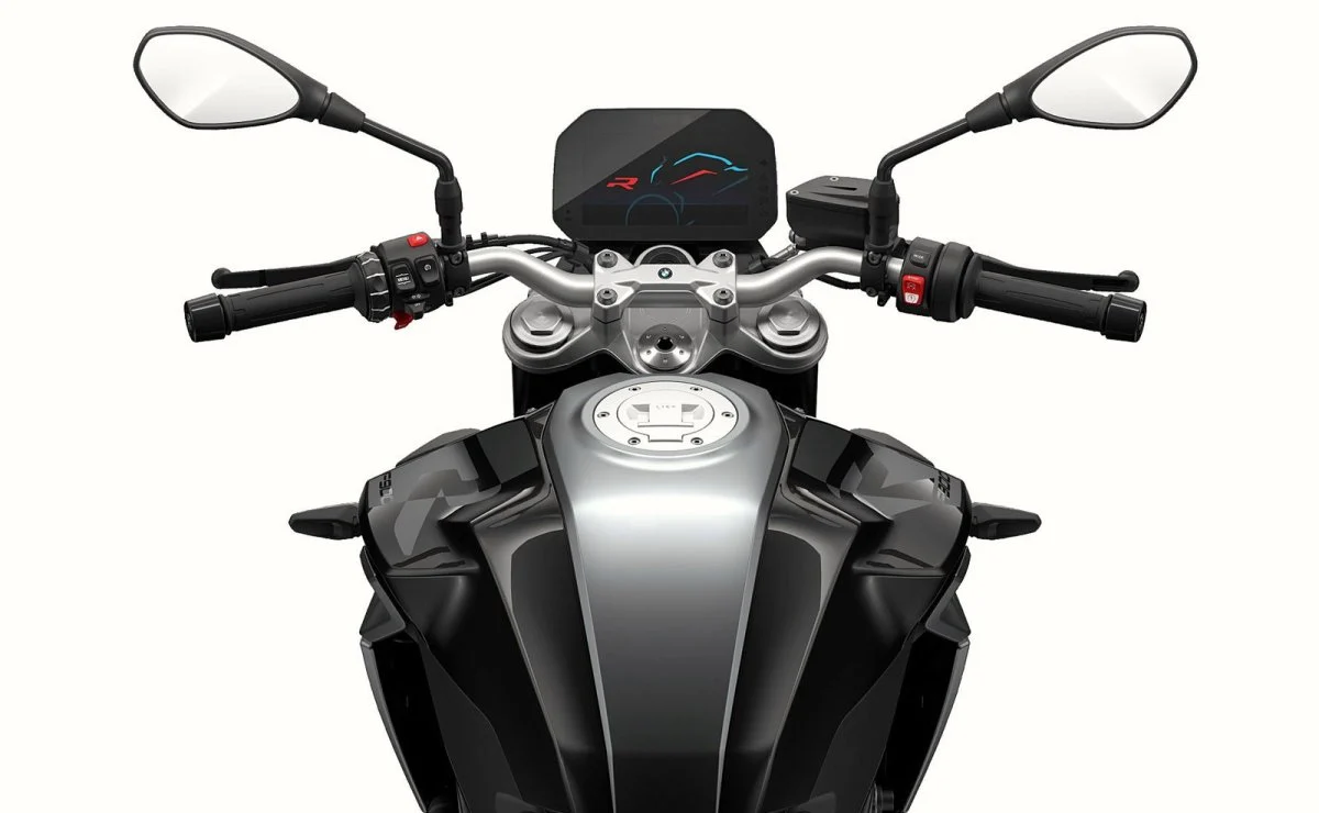 BMW patenta un scooter que se mantiene solo en el semáforo y no necesita casco: 130 km de autonomía - Ilustración 2