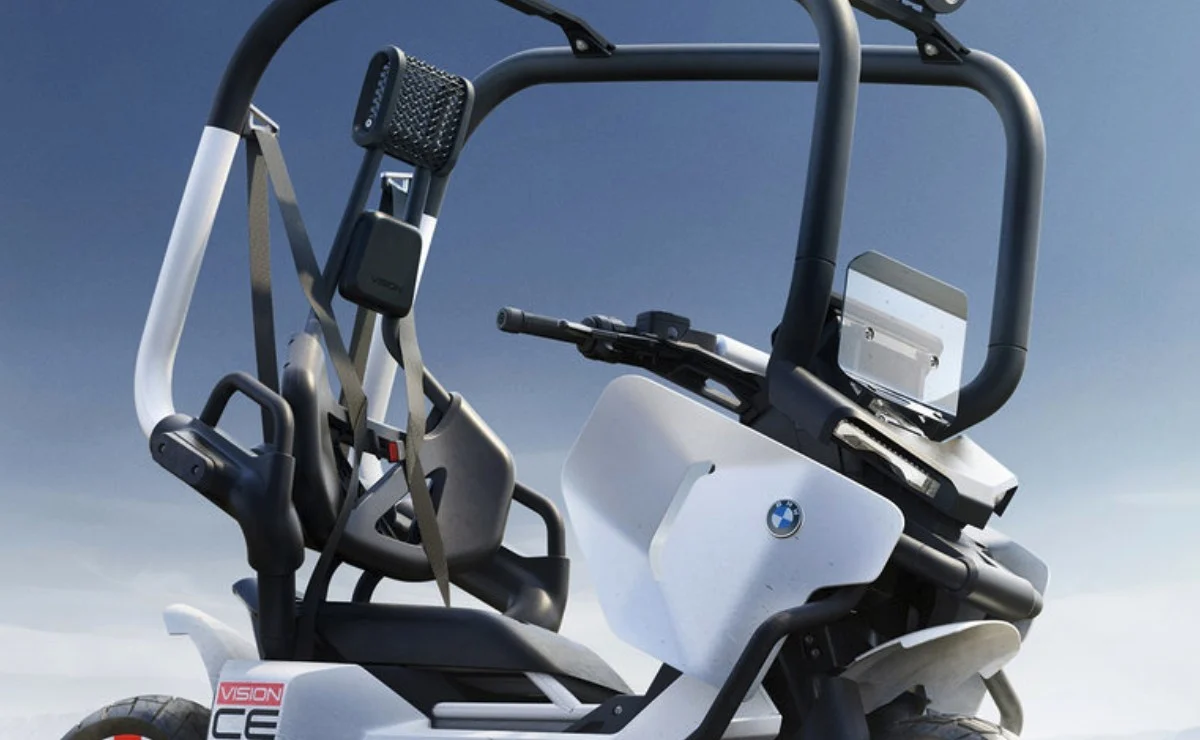 BMW patenta un scooter que se mantiene solo en el semáforo y no necesita casco: 130 km de autonomía