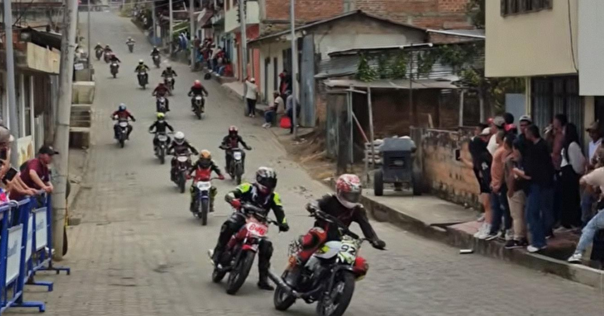 Olvídate de la Isla de Man: en Colombia se corre por las calles con motos de todo tipo - Ilustración 1