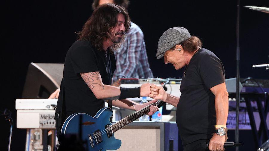 Dave Grohl y AC/DC: el momento en que el rock se unió en el escenario - Ilustración 1