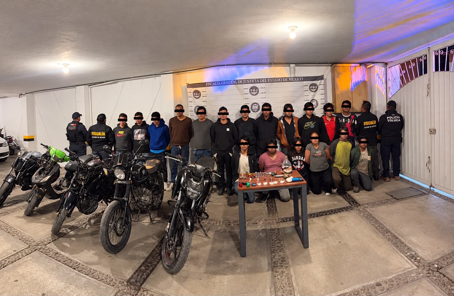 Detienen a 18 personas en Toluca por presunto robo de motos y narcomenudeo