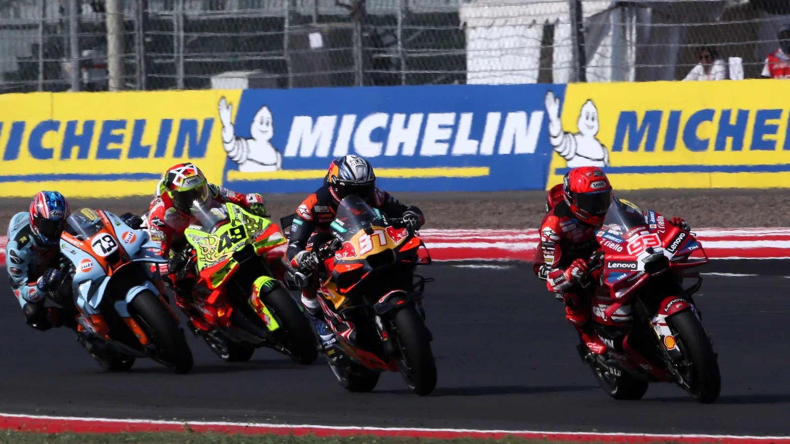 Pedro Acosta “no tiene amigos” en la batalla por el título de MotoGP entre Marc Márquez y Aprilia - Ilustración 2