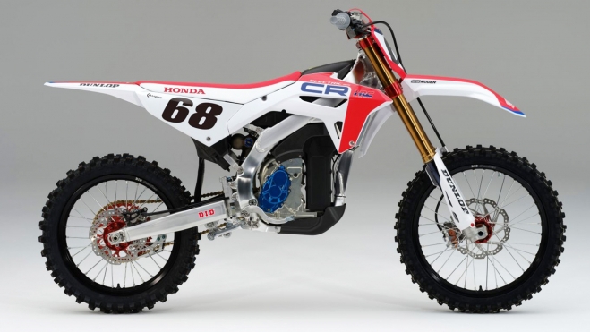 La moto de cross 100% eléctrica de Honda se ha paseado por uno de los mejores espacios mundiales - Ilustración 1