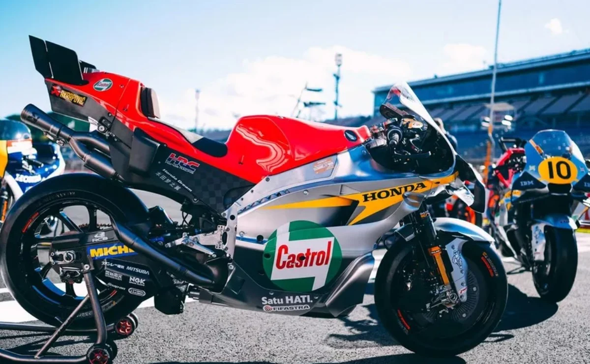 Honda revivió la RC166 de 6 cilindros y 18.000 rpm en Motegi: la decoración retro que sacude a MotoGP - Ilustración 1