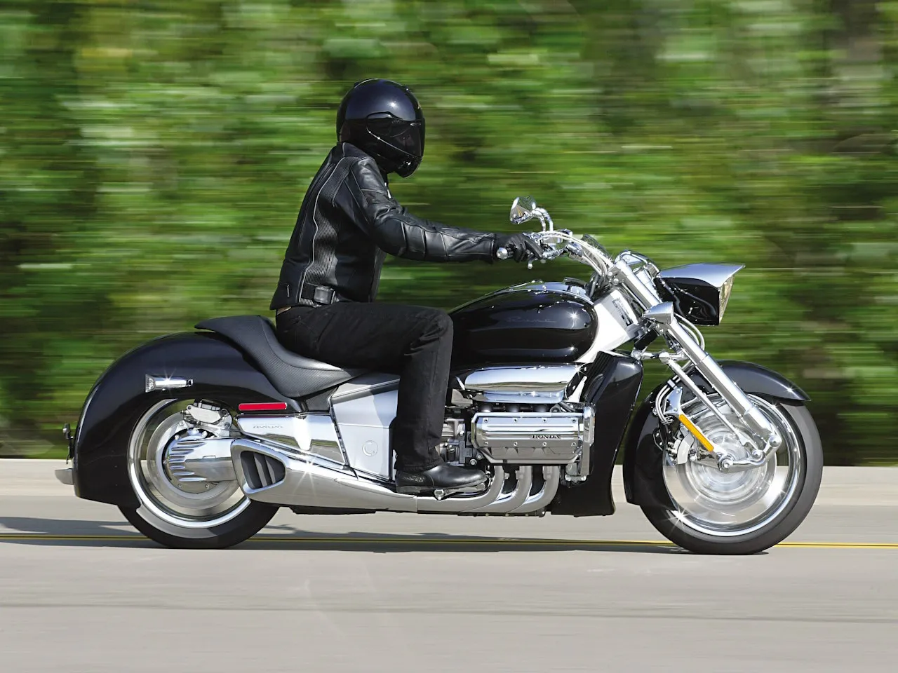 Moto del día: Honda Valkyrie Rune - Ilustración 1