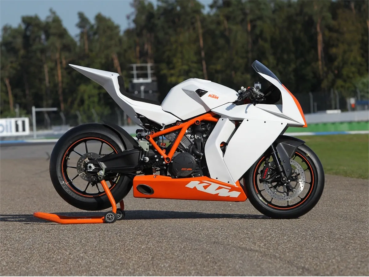 Moto del recuerdo: KTM RC8 R Track, la fiera austriaca nacida exclusivamente para el circuito - Ilustración 1