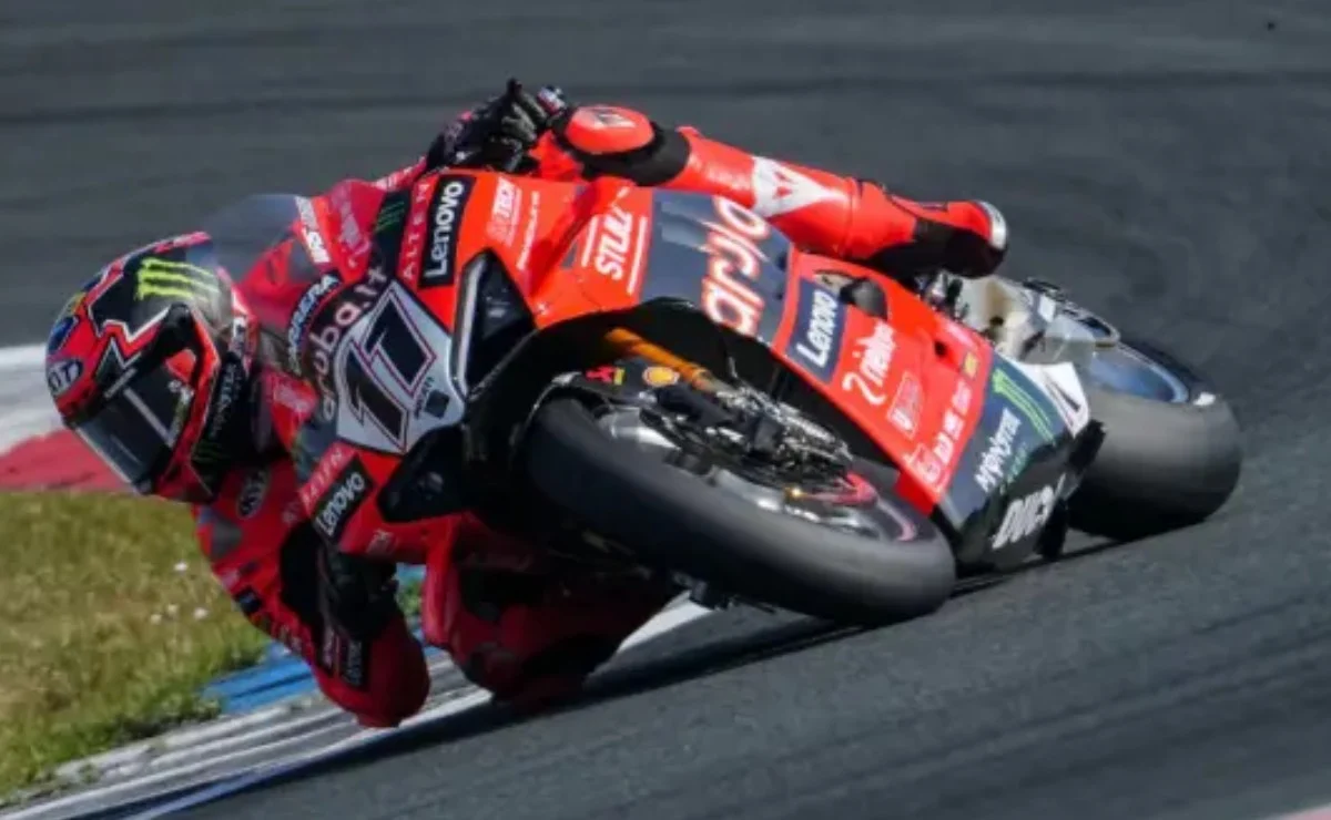 Morbidelli deja MotoGP y en 2027 corre el Superbike con la Ducati V4R de más de 220 CV - Ilustración 3
