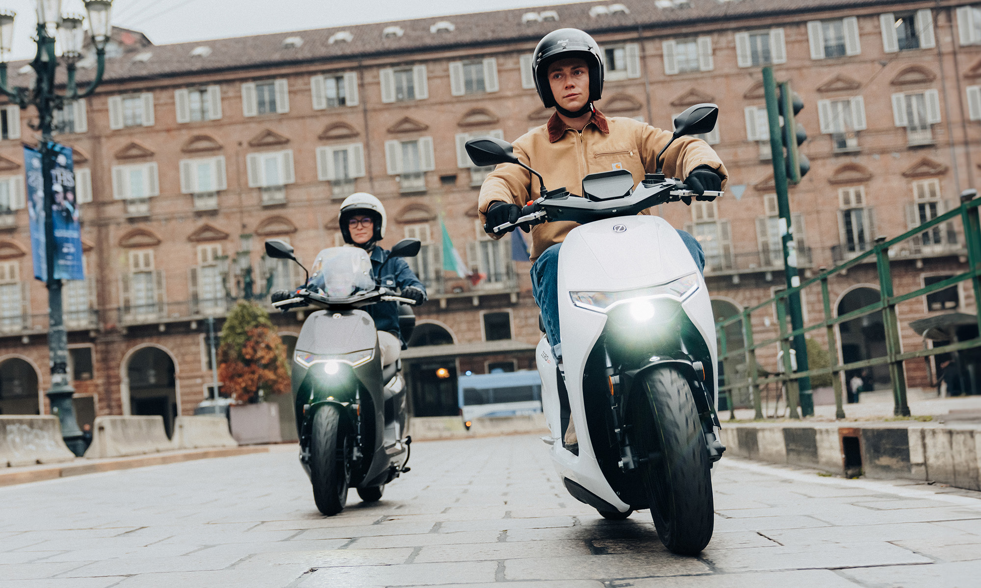 Los coches eléctricos hacen perder millones a Japón y ya hay una solución sobre la mesa del Gobierno: pasar la factura a las motos