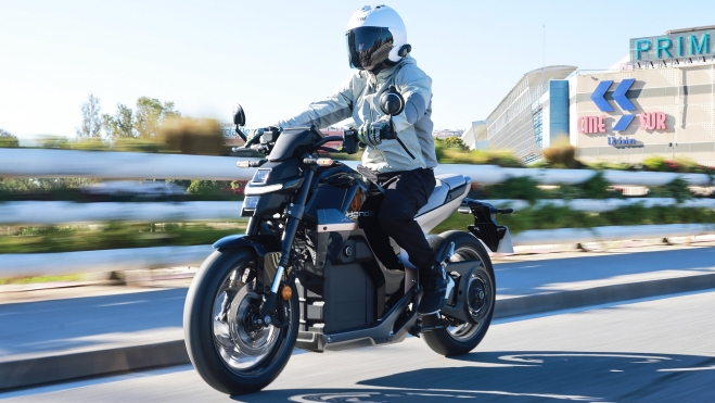 Los coches eléctricos hacen perder millones a Japón y ya hay una solución sobre la mesa del Gobierno: pasar la factura a las motos - Ilustración 1