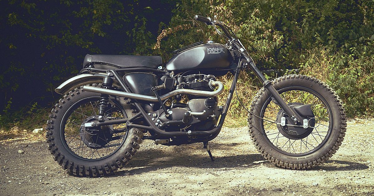 Trineo del desierto Triumph T120R negro de 1984SC