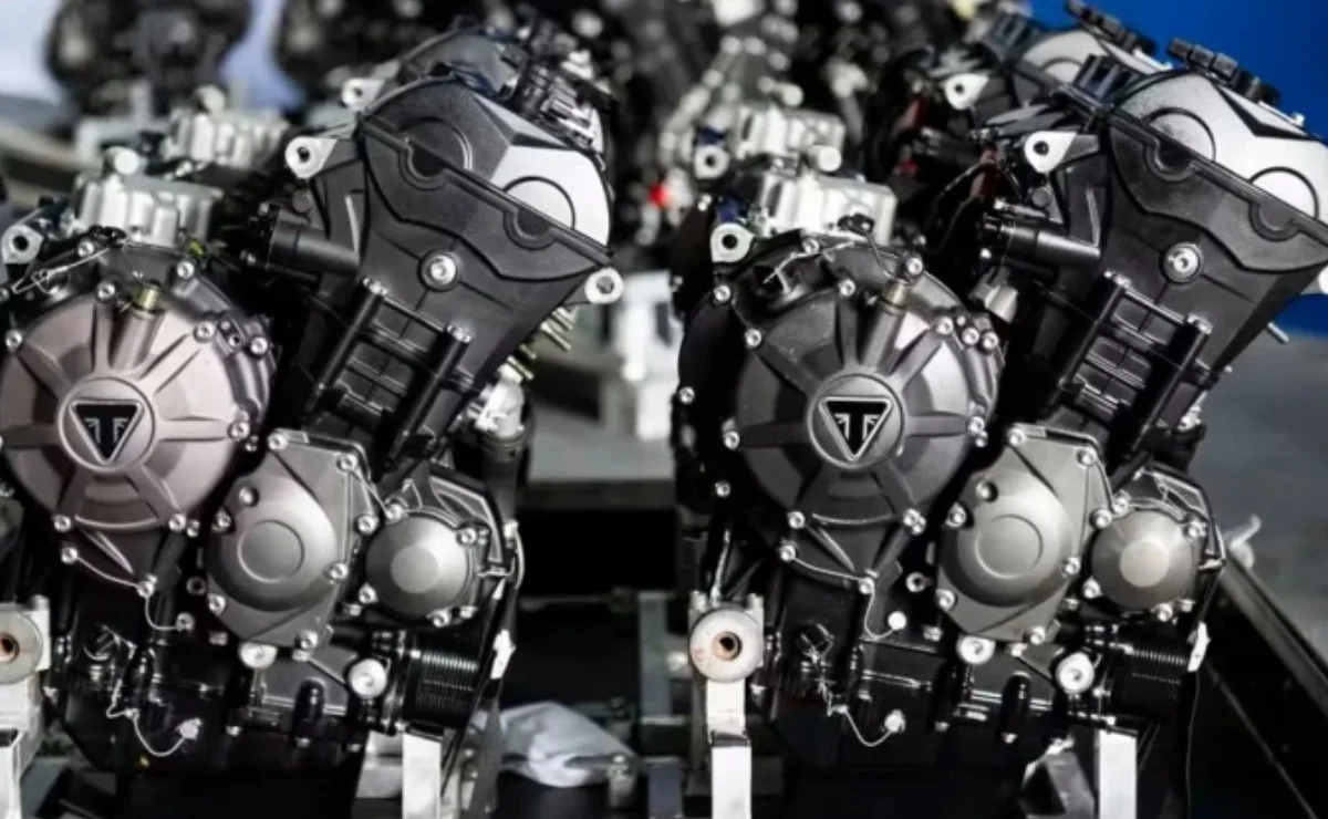 Triumph Street Triple 798: el motor de Moto2 sube a 798 cc y 33 cc más llegan a la calle - Ilustración 1