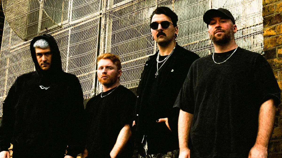 What Lies Below firma con Solid State Records
